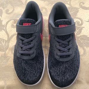 Nike Girls Flex Contact Shoe Size 2.5Y Gray/Pink